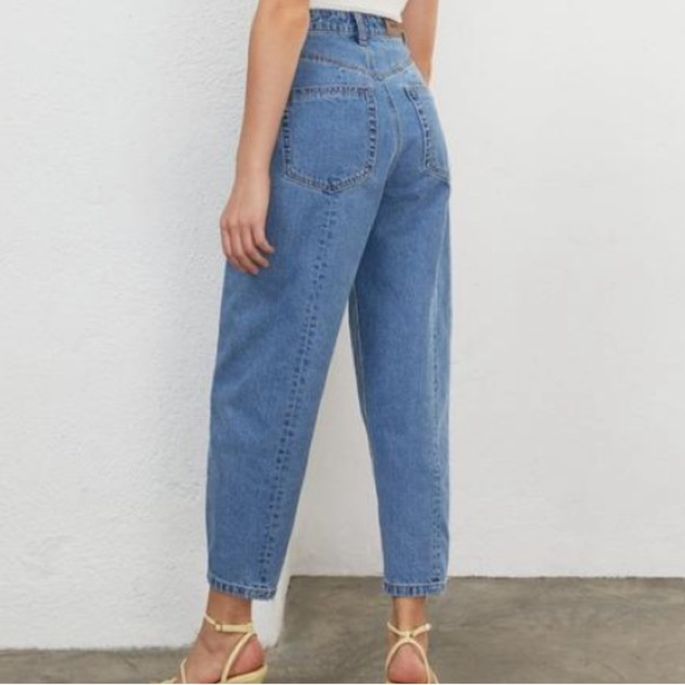 Balloon fit jeans size 6 Neil with tags